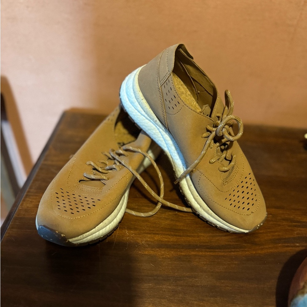 OTBT Brown Tan Sneakers Size 7.5 Perfect for Fall!!